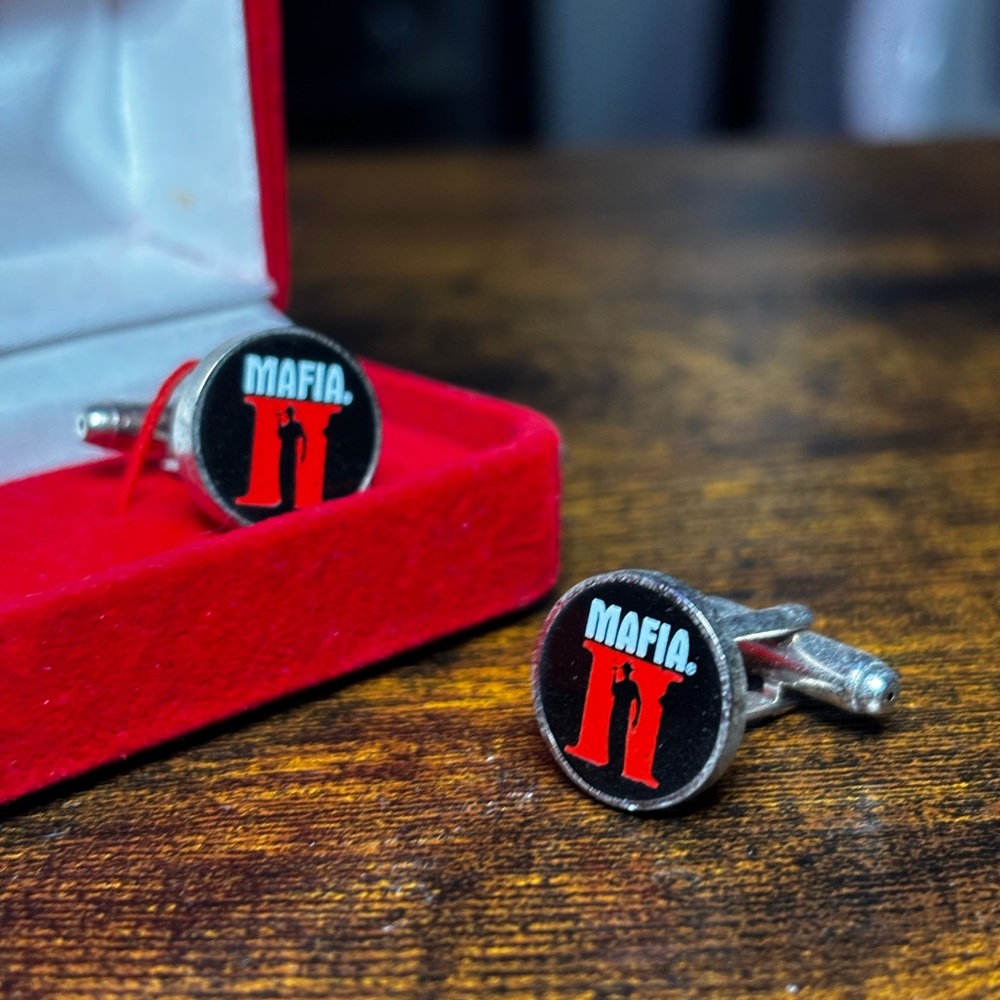 Mafia 2 RARE Promotional Cufflinks - Picture 5 of 8